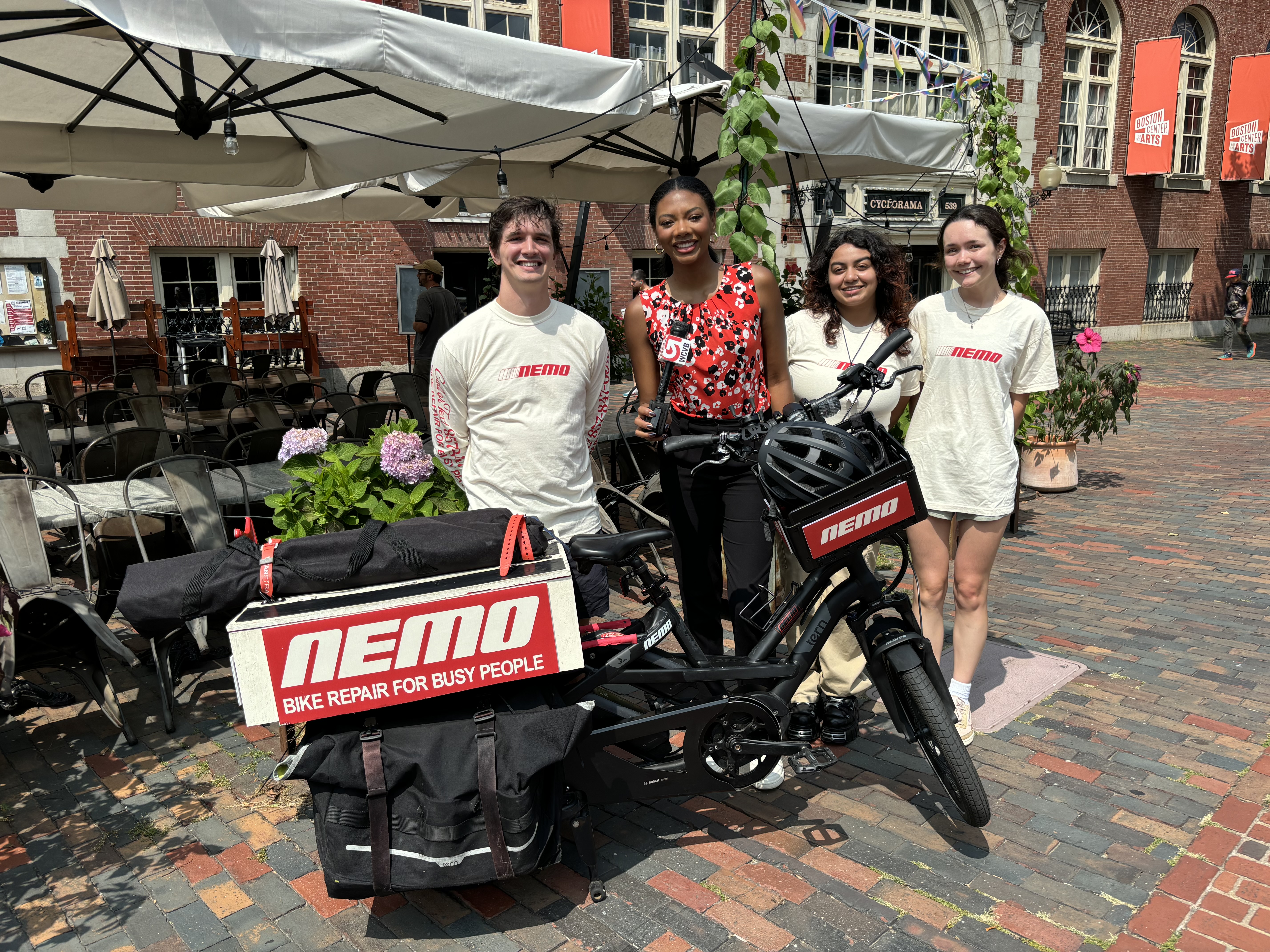 NEMO mechanics on cargo bikes leading a guided ride